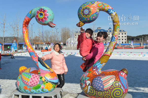 “歡樂西游記”雕塑亮相北京超級奶爸冰雪嘉年華